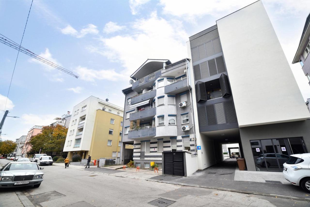 Ophelia Apartment With Parking ซาเกร็บ ภายนอก รูปภาพ